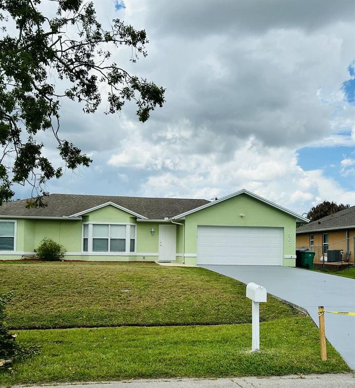 367 SW Donna Terrace, Port St. Lucie, FL 34984