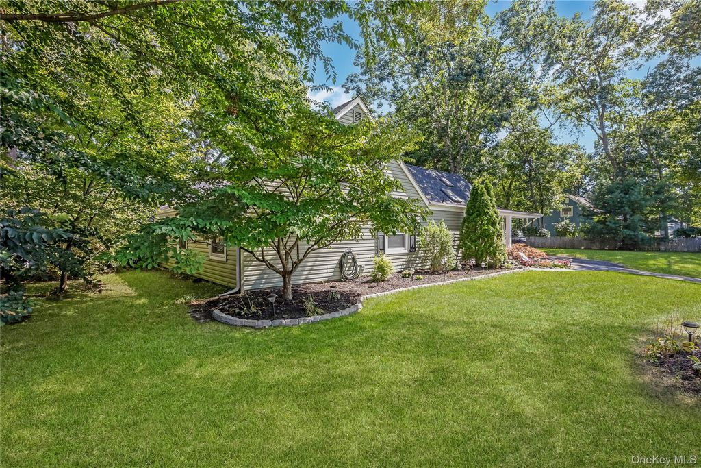 23 Lakeside Drive, Ronkonkoma, NY 11779 — photo 2