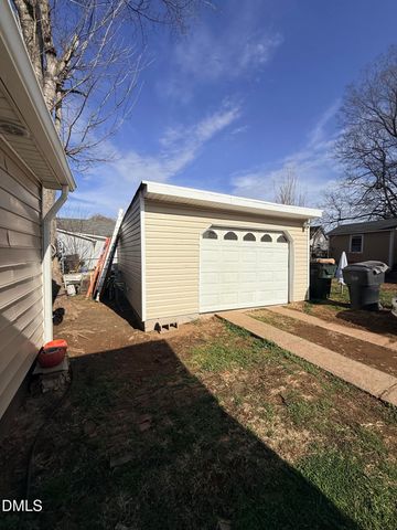 928 E Davis Street, Burlington, NC 27215