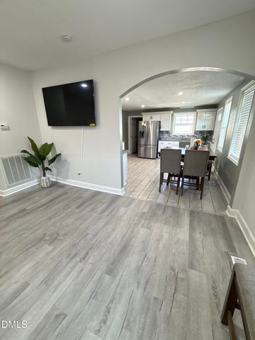 928 E Davis Street, Burlington, NC 27215