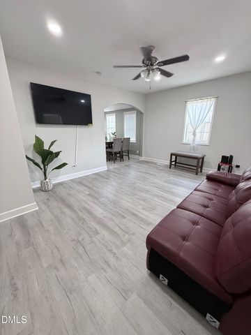 928 E Davis Street, Burlington, NC 27215