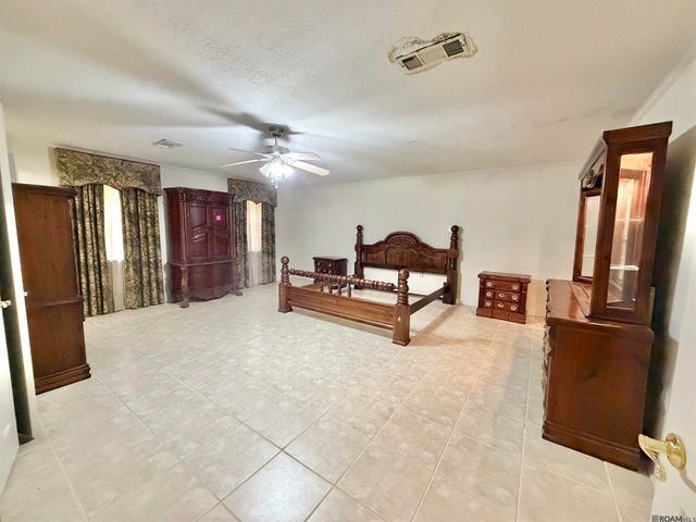 10400 Mollylea Dr, Baton Rouge, LA 70815
