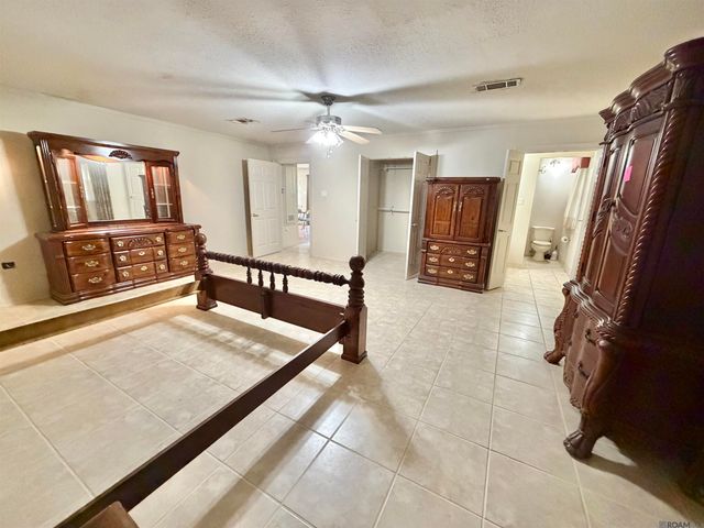 10400 Mollylea Dr, Baton Rouge, LA 70815