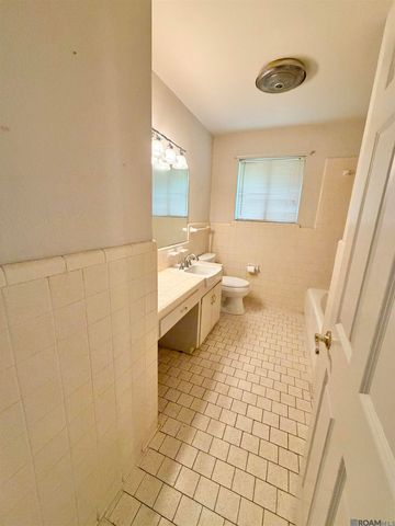 10400 Mollylea Dr, Baton Rouge, LA 70815