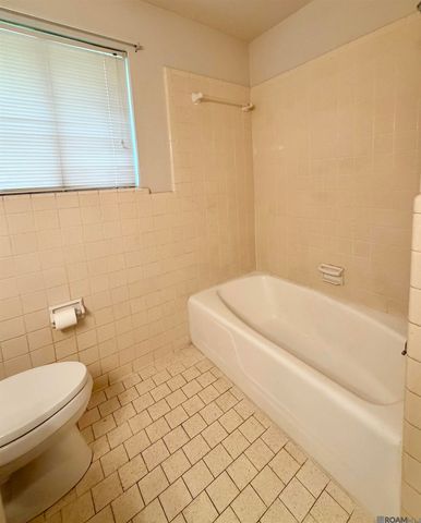 10400 Mollylea Dr, Baton Rouge, LA 70815