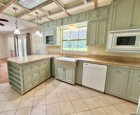 10400 Mollylea Dr, Baton Rouge, LA 70815