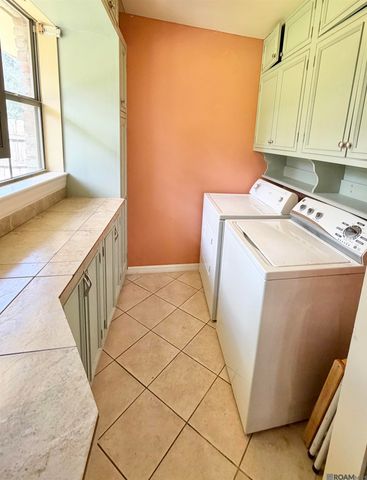10400 Mollylea Dr, Baton Rouge, LA 70815