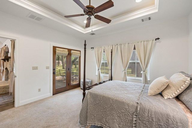 101 Winding Oak DR, Johnson City, TX 78636