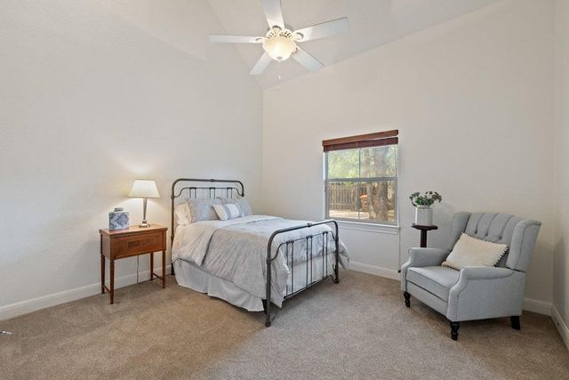 101 Winding Oak DR, Johnson City, TX 78636
