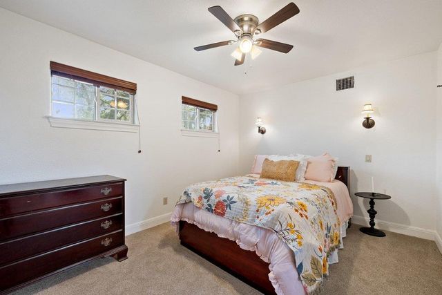 101 Winding Oak DR, Johnson City, TX 78636