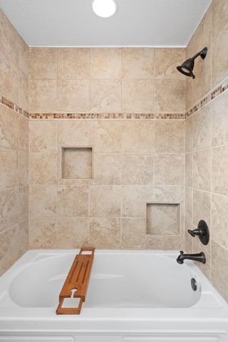 101 Winding Oak DR, Johnson City, TX 78636