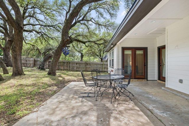 101 Winding Oak DR, Johnson City, TX 78636