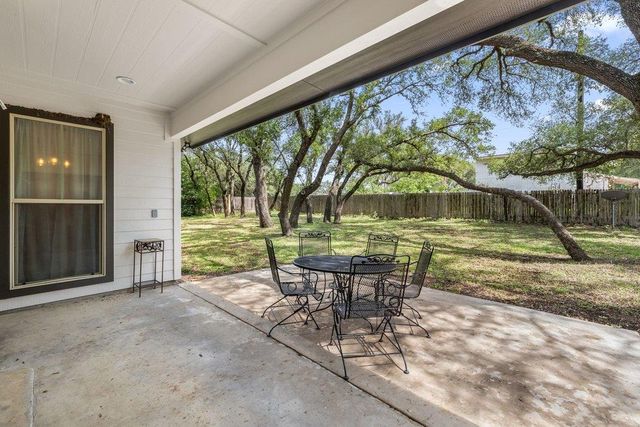 101 Winding Oak DR, Johnson City, TX 78636