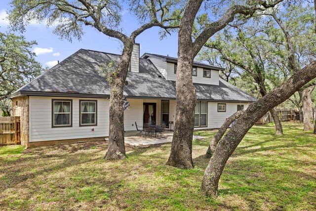 101 Winding Oak DR, Johnson City, TX 78636