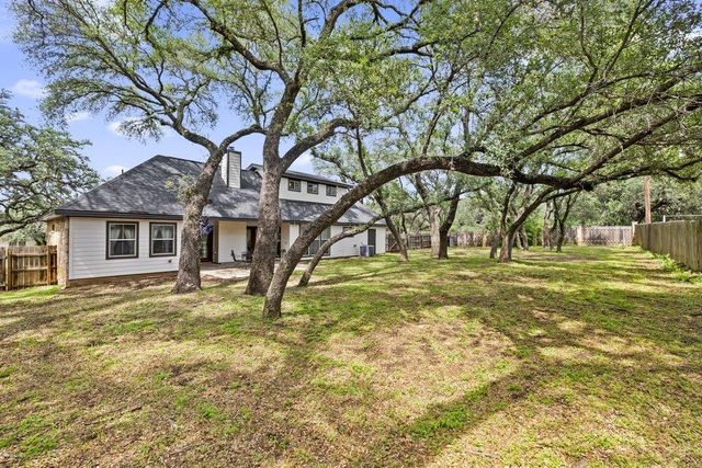 101 Winding Oak DR, Johnson City, TX 78636