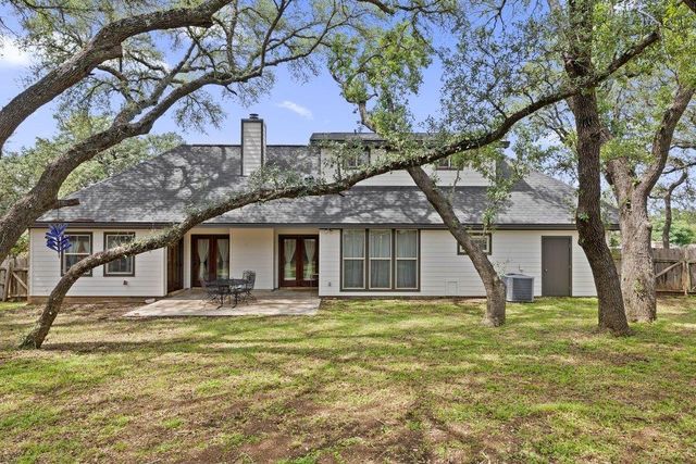 101 Winding Oak DR, Johnson City, TX 78636