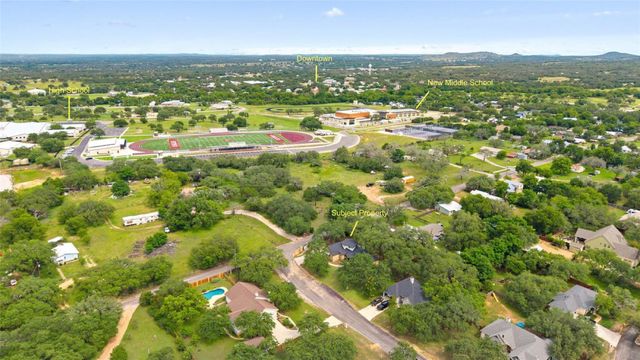 101 Winding Oak DR, Johnson City, TX 78636
