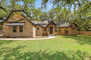 101 Winding Oak DR, Johnson City, TX 78636