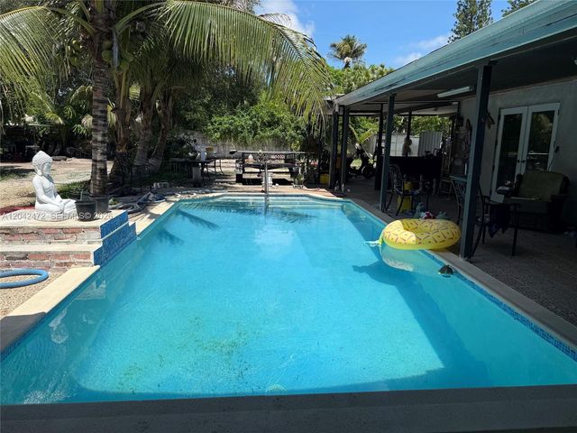 15201 SW 272nd St, Homestead, FL 33032