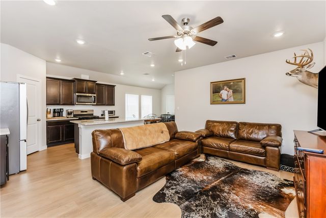 1905 Osbert Nelly Dr, Corpus Christi, TX 78417