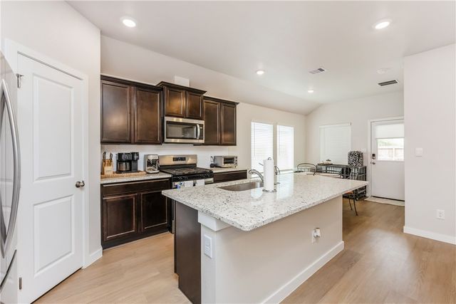 1905 Osbert Nelly Dr, Corpus Christi, TX 78417