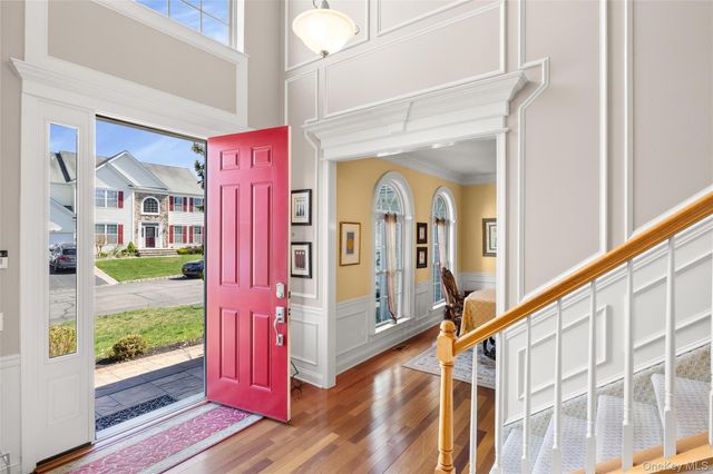 32 Avolet Court, Mount Sinai, NY 11766