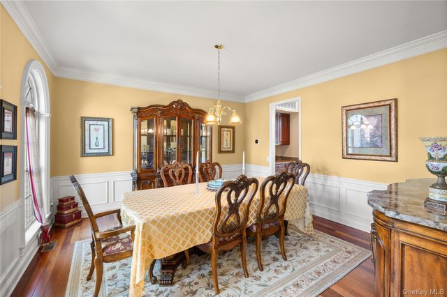 32 Avolet Court, Mount Sinai, NY 11766