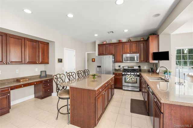 32 Avolet Court, Mount Sinai, NY 11766