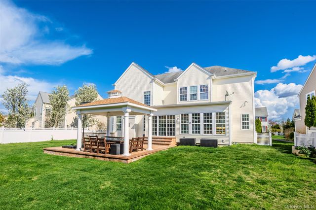 32 Avolet Court, Mount Sinai, NY 11766
