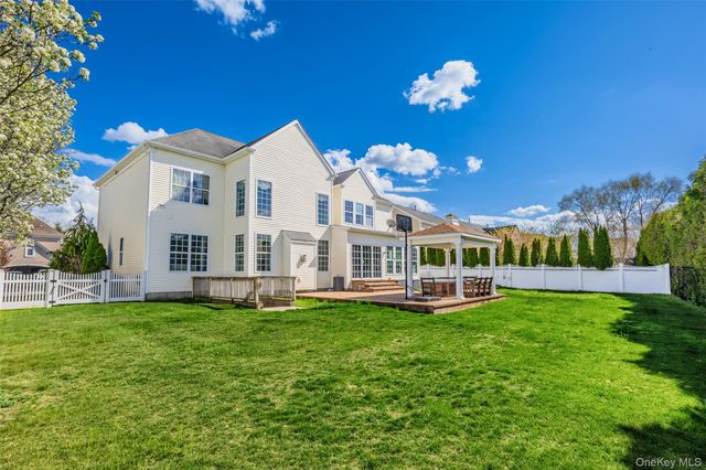 32 Avolet Court, Mount Sinai, NY 11766
