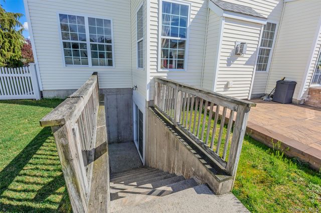 32 Avolet Court, Mount Sinai, NY 11766