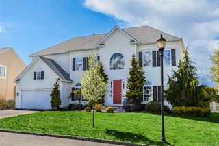 32 Avolet Court, Mount Sinai, NY 11766