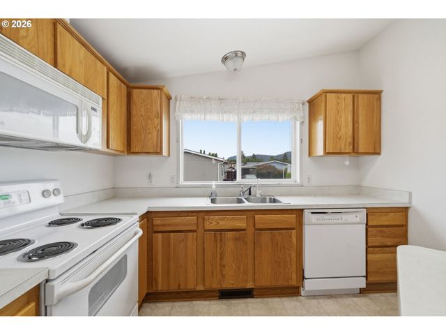 2150 LAURA St 113, Springfield, OR 97477