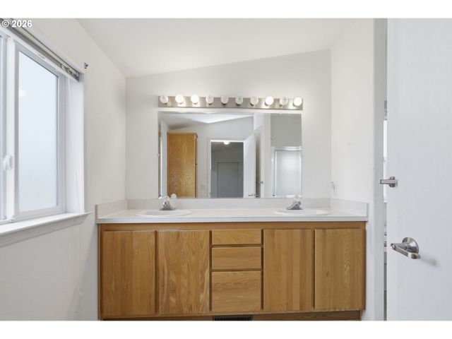 2150 LAURA St 113, Springfield, OR 97477