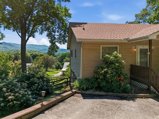 651 Mcridge Road, Hiawassee, GA 30564