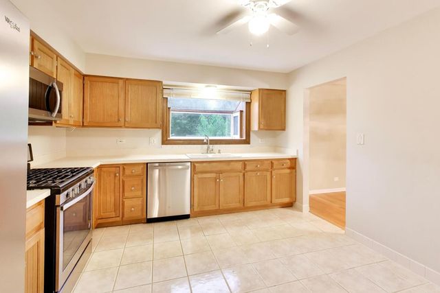 4500 Sundance Court, Hoffman Estates, IL 60192