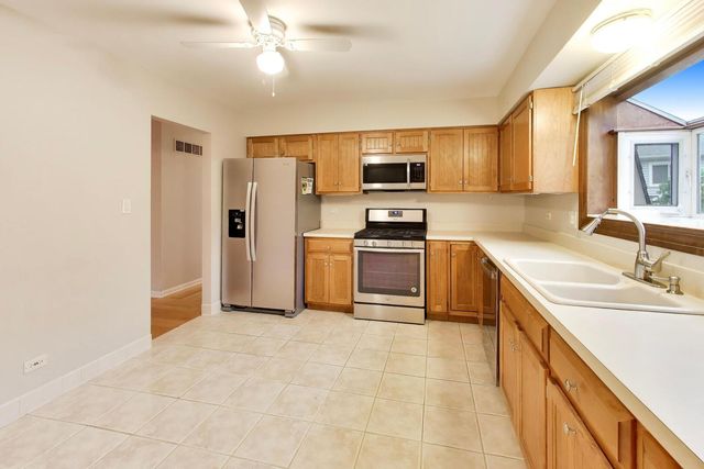 4500 Sundance Court, Hoffman Estates, IL 60192