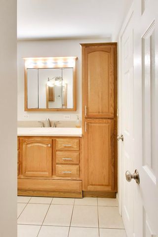 4500 Sundance Court, Hoffman Estates, IL 60192