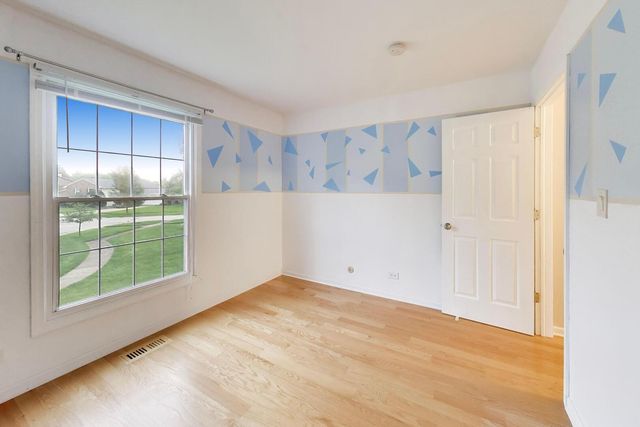 4500 Sundance Court, Hoffman Estates, IL 60192