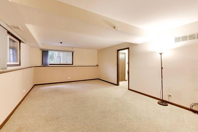 4500 Sundance Court, Hoffman Estates, IL 60192