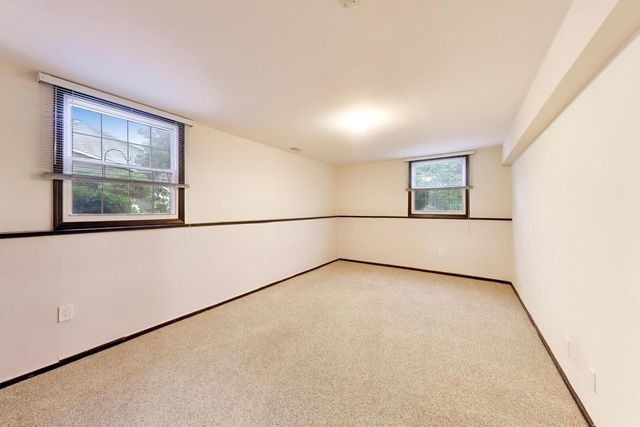 4500 Sundance Court, Hoffman Estates, IL 60192