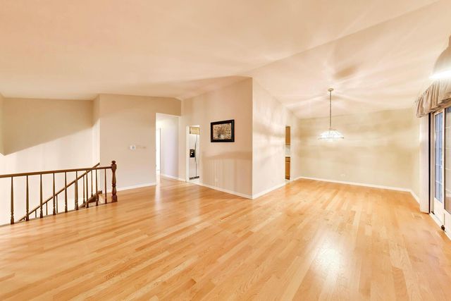 4500 Sundance Court, Hoffman Estates, IL 60192
