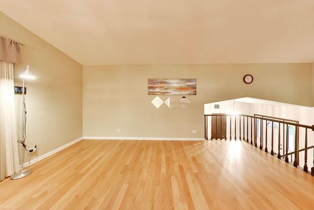 4500 Sundance Court, Hoffman Estates, IL 60192