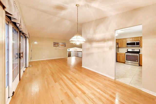 4500 Sundance Court, Hoffman Estates, IL 60192