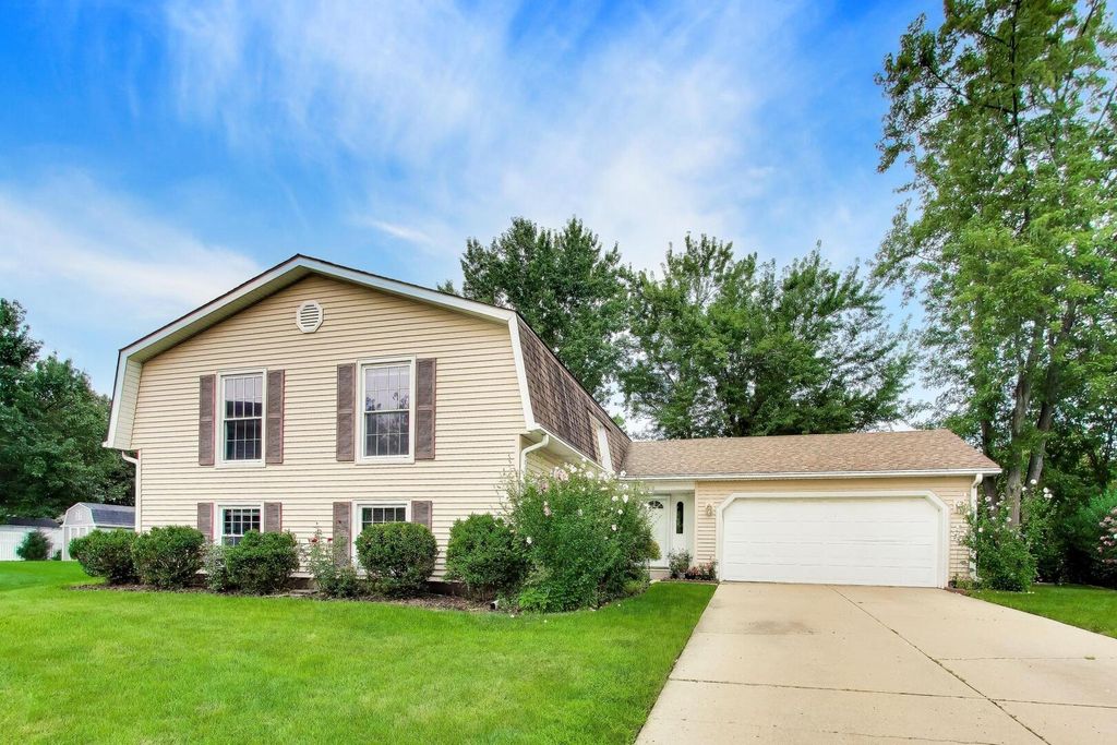 4500 Sundance Court, Hoffman Estates, IL 60192