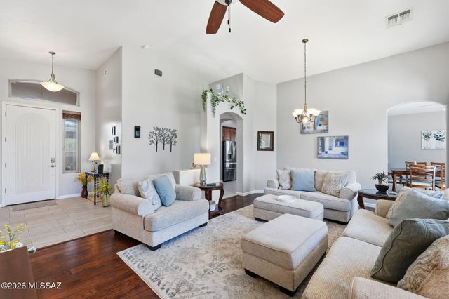 13218 N Pioneer Way, Oro Valley, AZ 85755