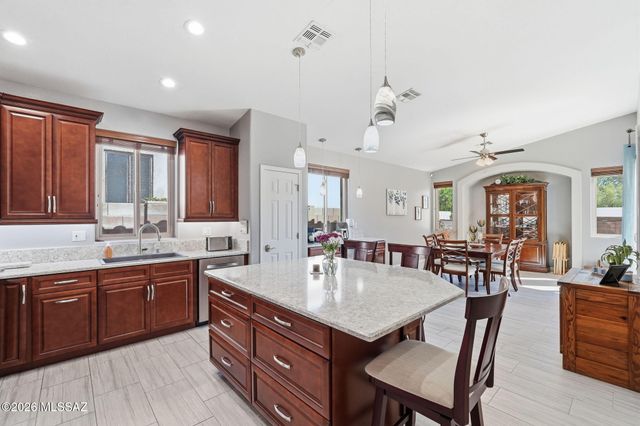 13218 N Pioneer Way, Oro Valley, AZ 85755