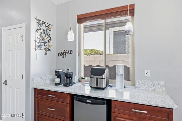 13218 N Pioneer Way, Oro Valley, AZ 85755