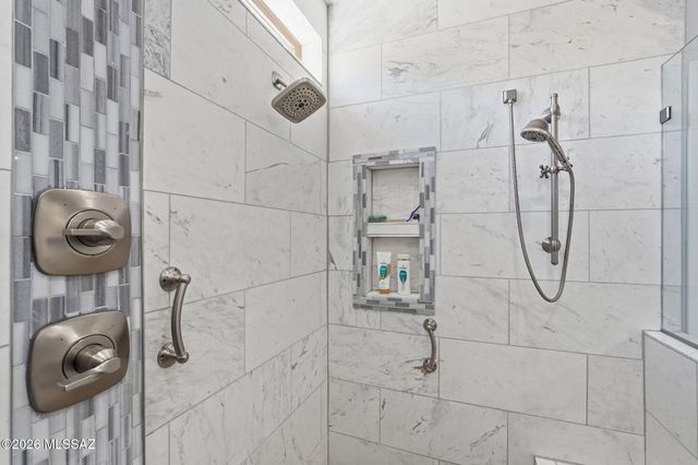 13218 N Pioneer Way, Oro Valley, AZ 85755