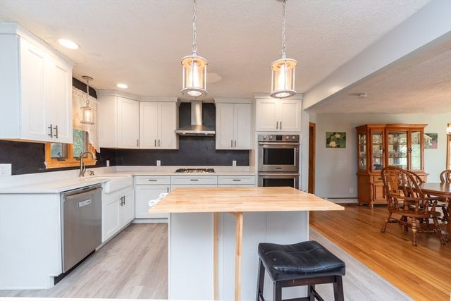 27 Mountain Laurel Ln, Lancaster, MA 01523